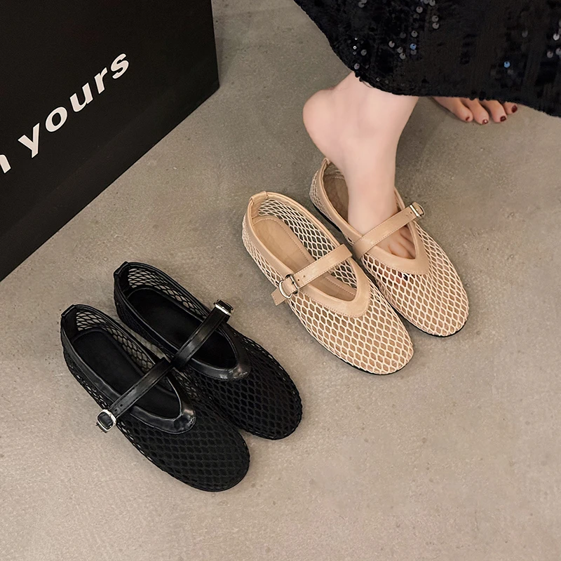Sommer Netz Schuhe Frauen atmungsaktive Sandalen neue hohle Einzels chuhe Frauen runden Kopf flach ein Wort Schnalle Sandalen