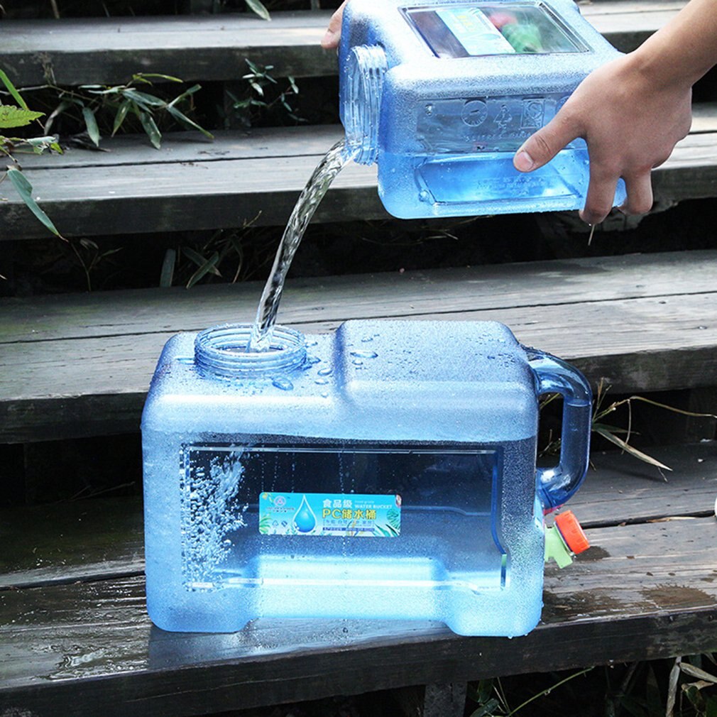 Récipient d'eau 5L de réservoir de stockage de voiture de bidon d'eau de PC de grande capacité avec le robinet