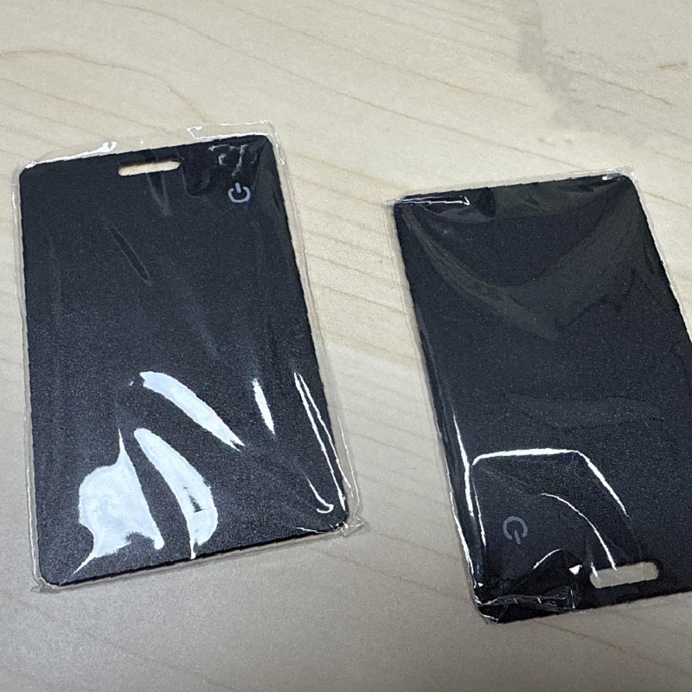 Card-style anti-loss device is applicable for Find My mobile wallet, keys, luggage, bags and global intelligent positioning and