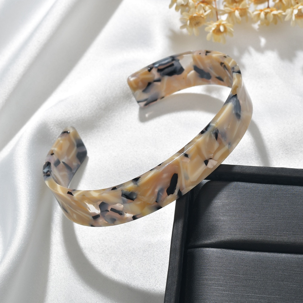 Akryl leopard manchet armringe armbånd til kvinder piger farverige resin manchet armringe 12mm bredde åben armring fest