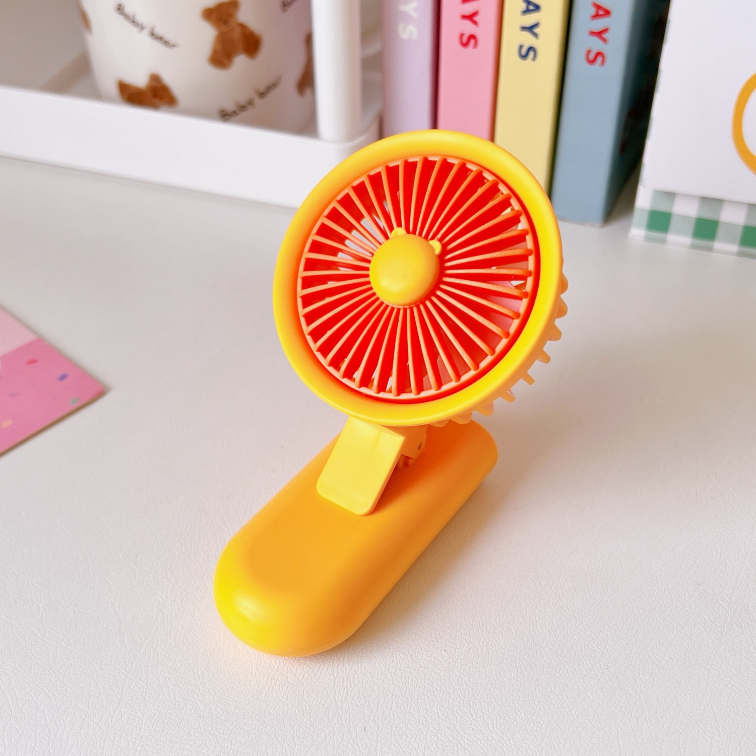 Wentylator elektryczny z szufladą akademik łóżko biuro w domu kreskówka wyciszenie mini wiatrak biurowy lato ładowanie wentylator ręczny: żółty base