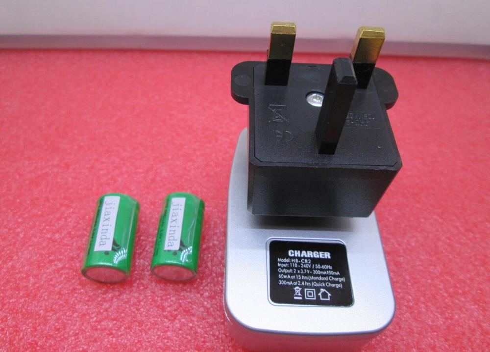 CR2+charger 800mah 15270 3v Rechargeable lithium battery(2 battery +1charger): The UK plug
