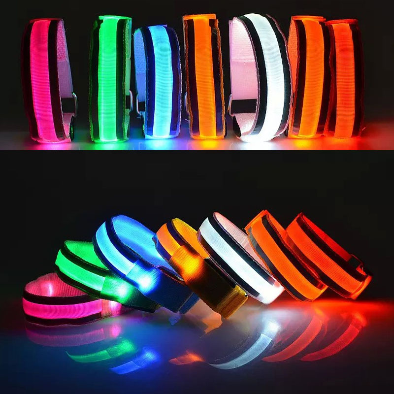 Pulseras luminosas LED para niños y adultos, muñequeras luminosas para el brazo, suministros de deportiva, Festival, 1 unidad