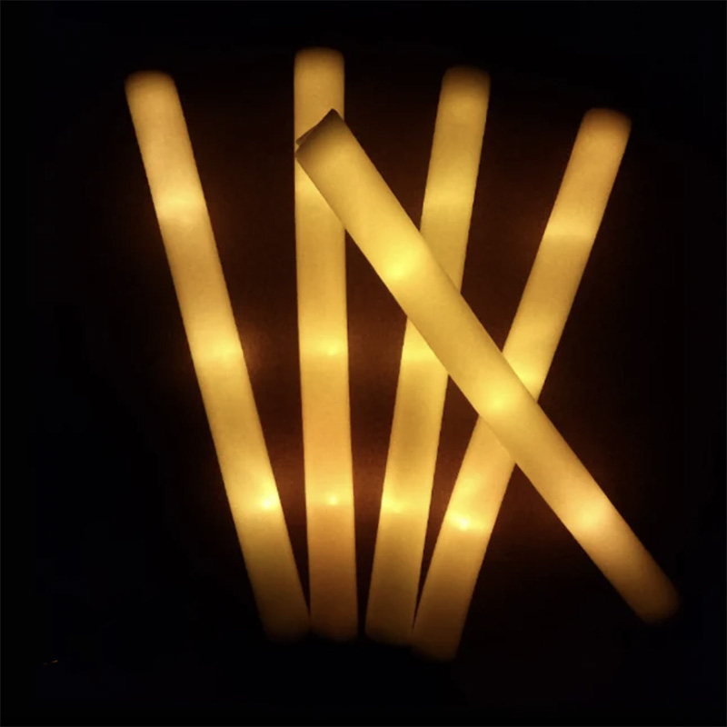 Bâtons lumineux LED en vrac, 12/15/30 pièces, bâton lumineux en mousse RGB coloré, Tube de joie, lumière foncée pour noël, anniversaire, fête de mariage: jaune clair