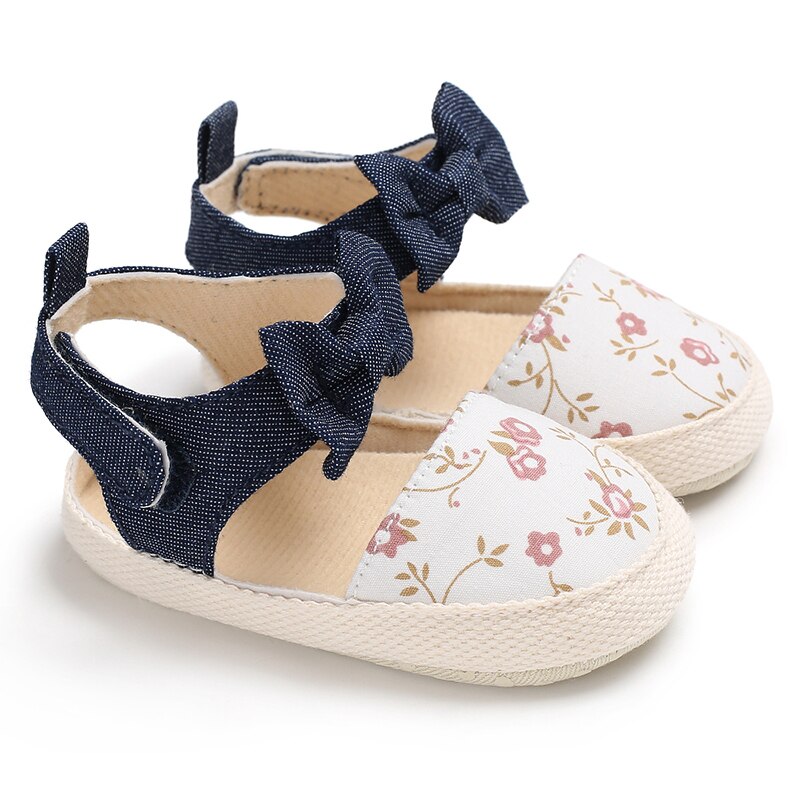 Sommerliche kleinkind-freundlicher-babysandalen mit blumenmuster, weicher sohle und schleife für mädchen, babyschuhe, mokassins