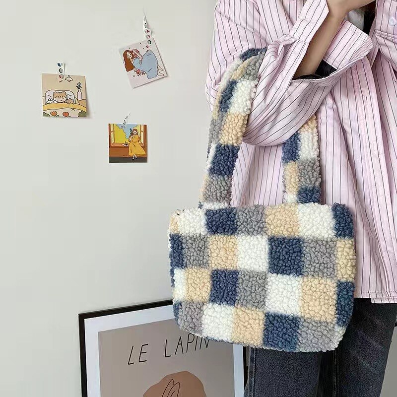 Winter Mode Vrouwen Furry Purse Handtassen Leuke Zachte Pluche Dames Grote Schoudertassen Luxe Faux Fur Vrouwelijke Meisjes Casual Tote: plaid