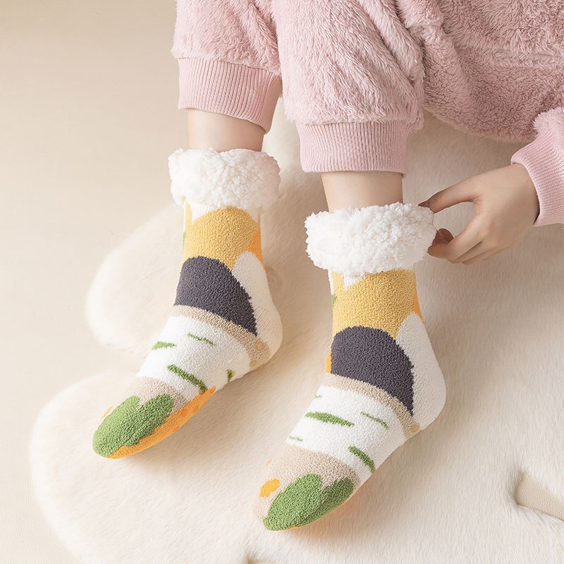 Meias quentes bonitos do inverno feminino com anti deslizamento inferior fuzzy floor socks colorido m09