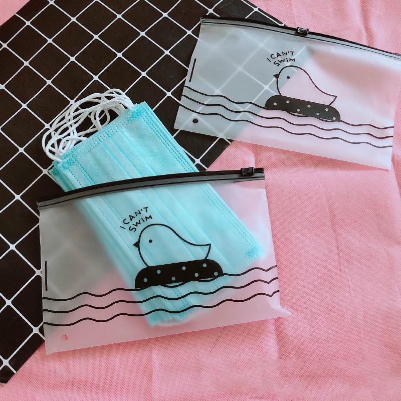 Bolsa portátil de plástico para mascarillas faciales, bolsa de almacenamiento transparente a prueba de polvo, organizador de viaje, dibujos animados, pollo, natación, para el hogar y la Oficina