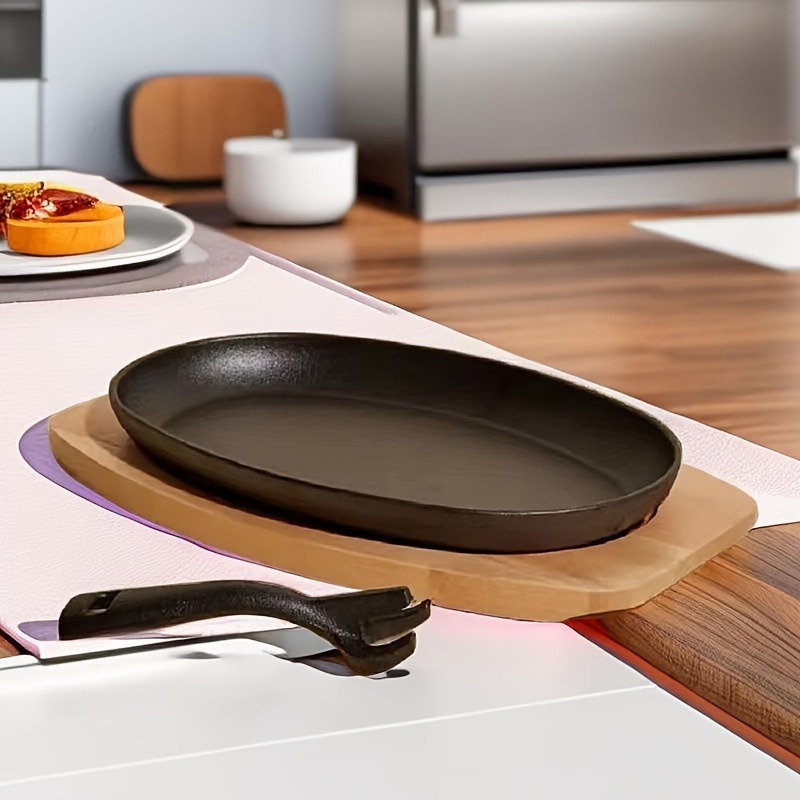 A three in one cast iron baking tray Iron plate cast iron oval steak pan Home gas barbecue, grilled fish dish