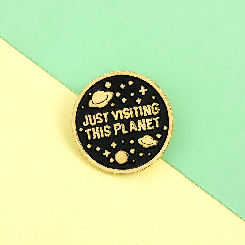 Ydre rum emalje reversnåle alien rumskib brocher badges rygsæk pin smykker til børn venner