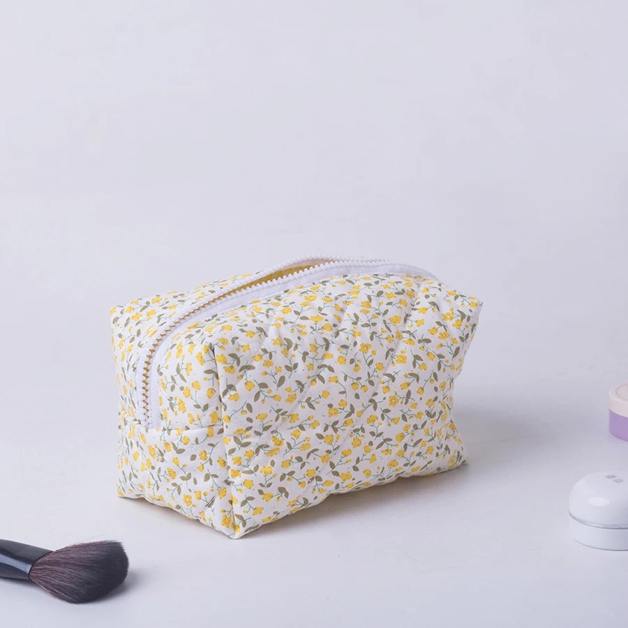Storage Organizer Floral Puffy Quilted Makeup Bag Flower Printed Cosmetic Pouch Large Travel Cosmetic Bag Makeup Accessory: Yellow