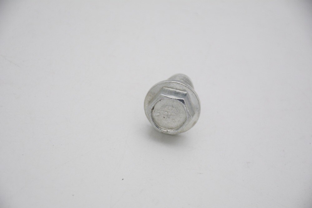 1Pcs Engine Oil Pan Drain Plug Bolt MD368072 for Mitsubishi Pajero V73 V75 V93 V97 2000