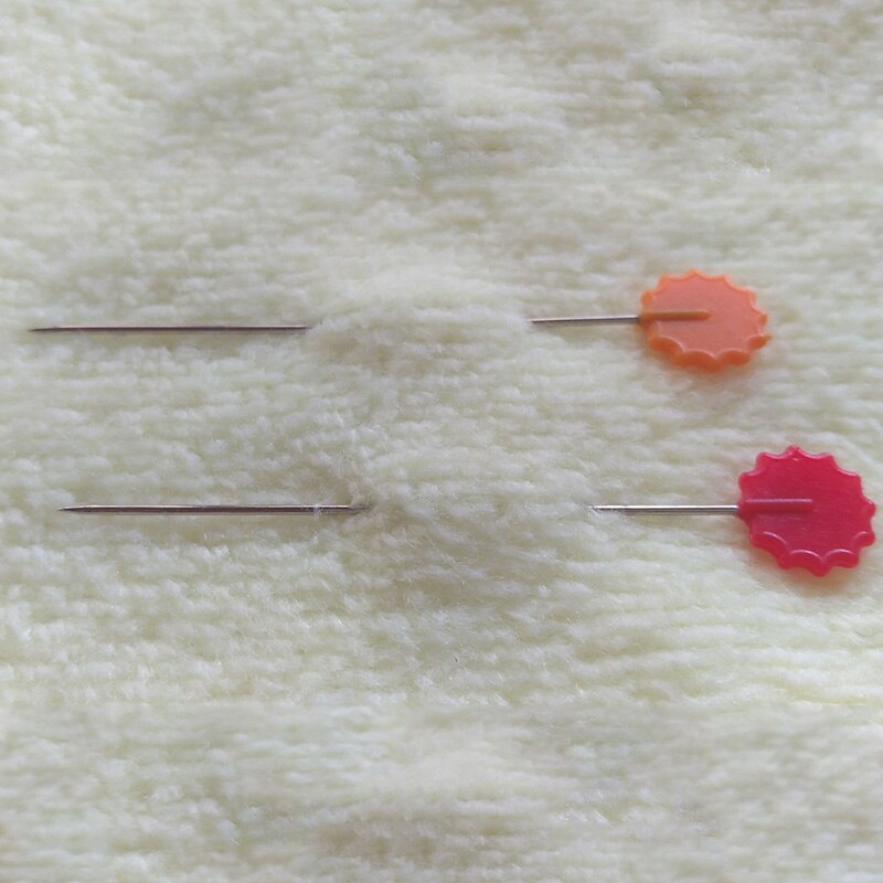 100 Stks/set Vlinder Bloem Nietstiften Patchwork Pinnen Naalden Naaien Pin Met Plastic Doos Handwerk Craft Tool Naaien Accessoires