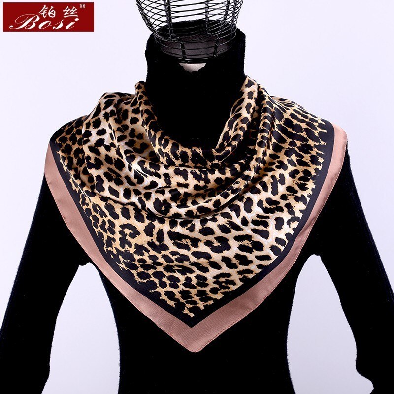 Tørklæde leopard print tørklæde kvinder firkantet blomst luksus mærke sjal lyserøde tørklæder satin stribe tørklæder foulard leopardo mujer sjaal: Lysebrun