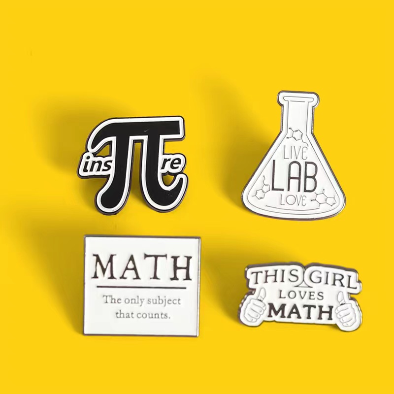 Broches de Metal personalizados para química, matemáticas y ciencia, insignia de letra Simple en blanco y negro, para profesores, estudiantes, Pin esmaltado Geek Pi π