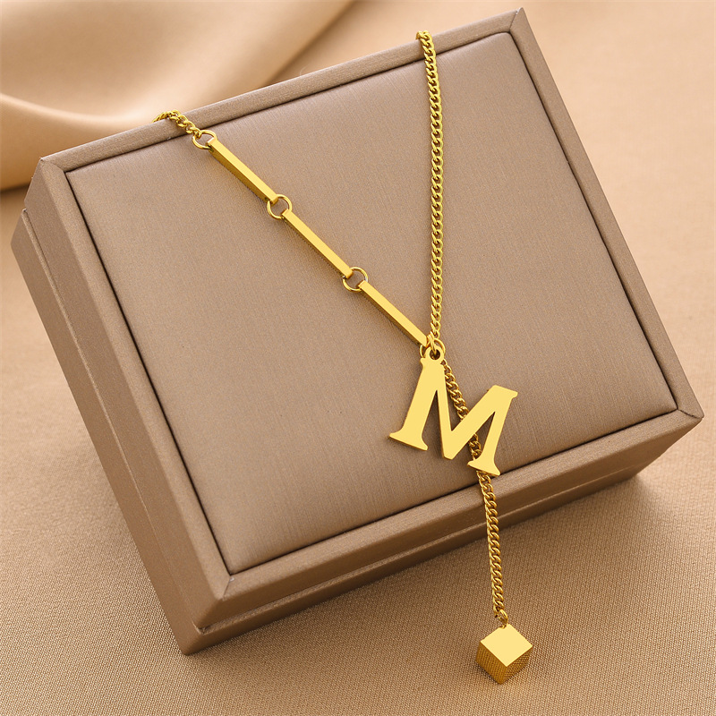 Collar con colgante de acero inoxidable con letra inicial para mujer, cadena de Color dorado a la , collares de clavícula con alfabeto de A-Z, de joyería