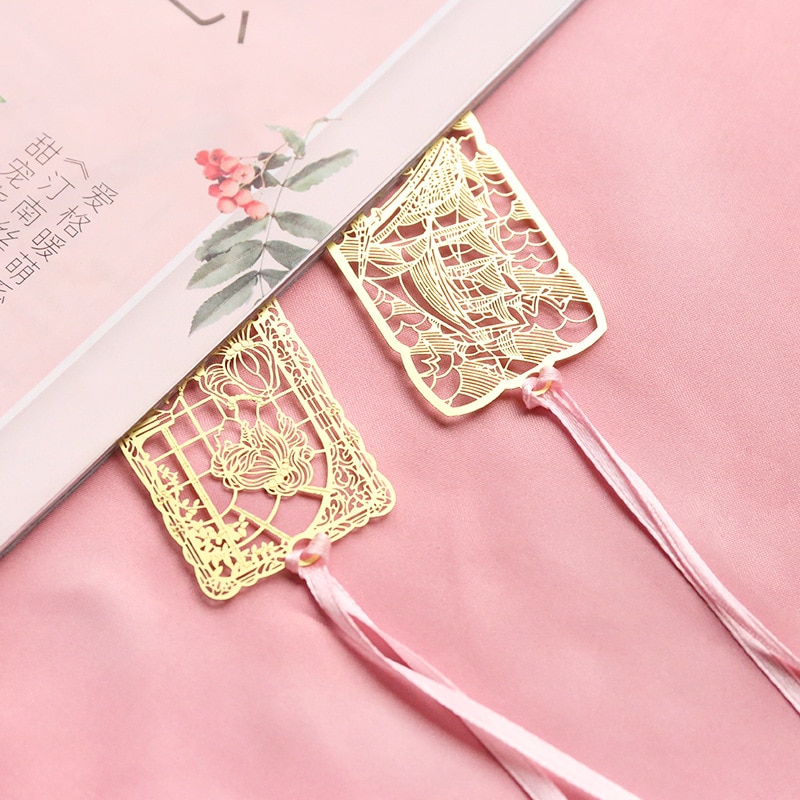 EZONE 1PC Gold Metal Bookmark Golden Hollow Tassel Bookmark Vintage Style Cartoon Animal Heart Shape Metal Bookmark