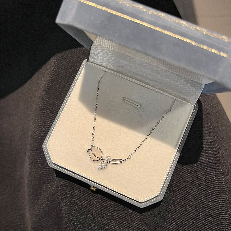 Trend Unique Delicate Chalcedony Tulip Pendant Necklace Women High Jewelry Party