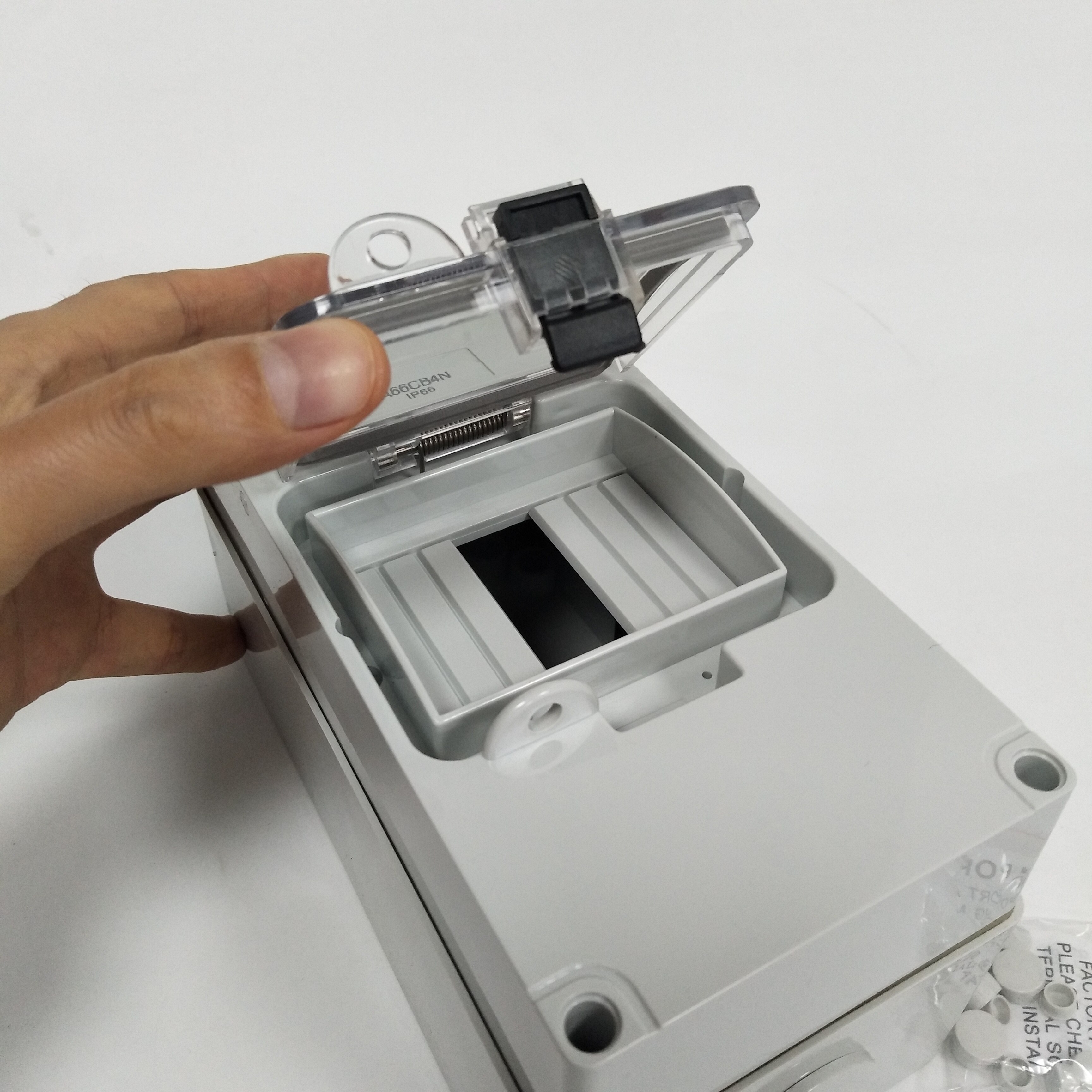 IP66 4 Pole RCD MCB Waterproof Plastic Box Surface Mounting Enclosure A66CB4N With Neon Indicator For Solar System