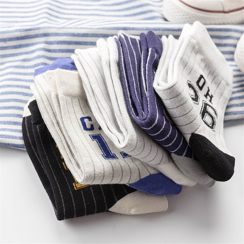 Unisex nieuwigheid brief digitale strepen skateboard sokken. katoenen harajuku hiphop sokken sokken paar enkelsok meias