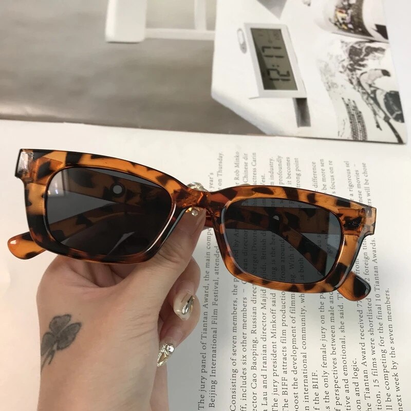 1Stck Neue Frauen Rechteck Jahrgang Sonnenbrille retro Punkte Sonnenbrille Weibliche Dame Brillen Katze Auge Fahrer Brille: B