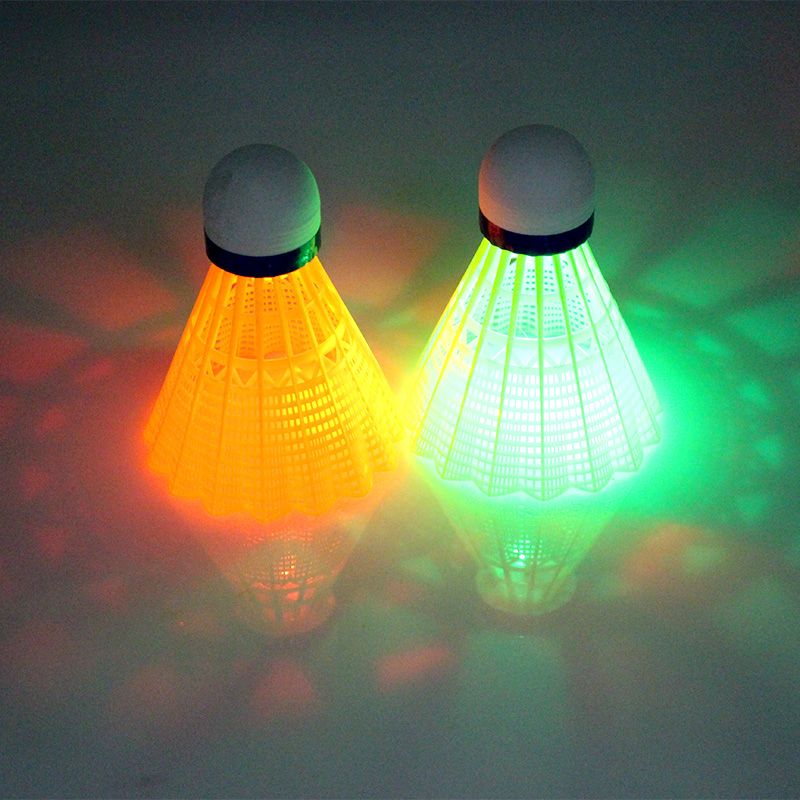4 st/set led nylon badminton bord fiber bollhuvud helcirkel stil plast badminton rött och grönt ljus för utomhusbruk natt