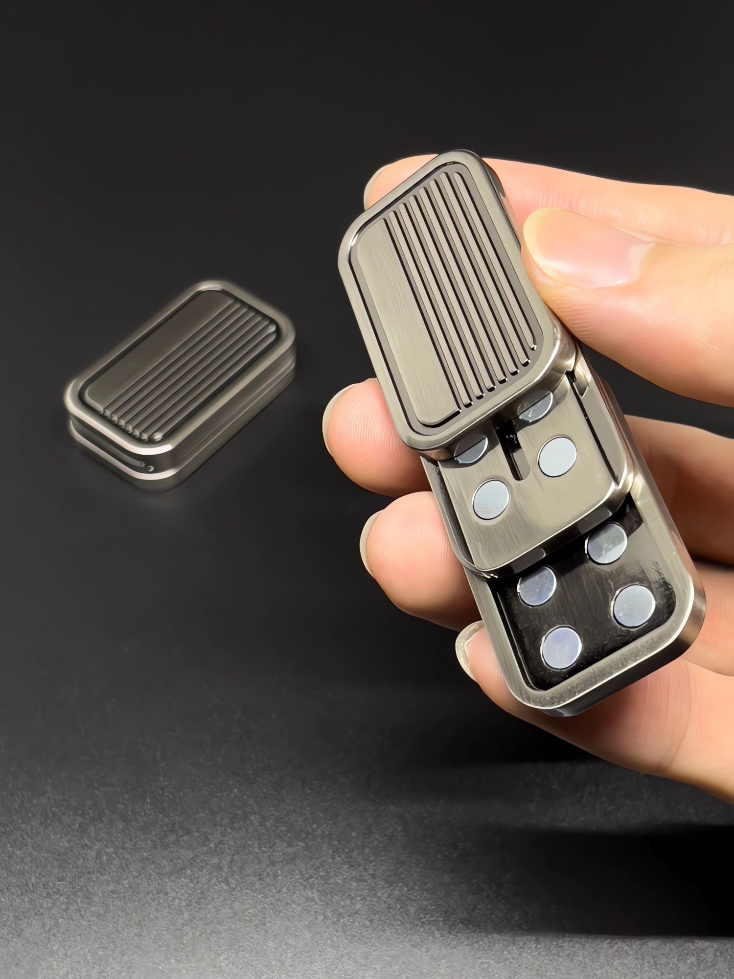 Cursore magnetico con triplo spinta, cursore magnetico per agitazione, giocattolo con cursore spingere ADHD a forma di fotocamera, pressione in metallo, clic su giocattoli agitati per alleviare lo fatica e l'ansia