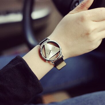 Hule trekant kvinder kvarts ure simpel nyhed og individualisme armbåndsur sort hvid læder ur: Sort læder hvid