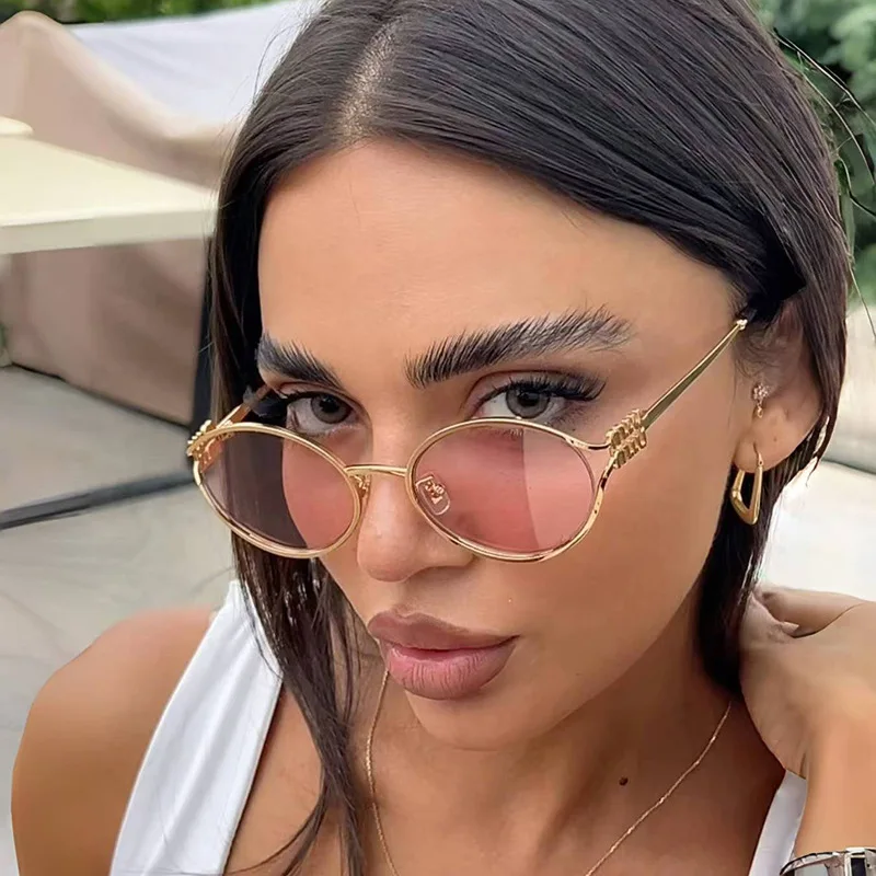 Sommersolbriller – ovale, eksklusive solbriller til kvinner i innesolert stil, favoritt blant influencer på tvers av landegrenser.