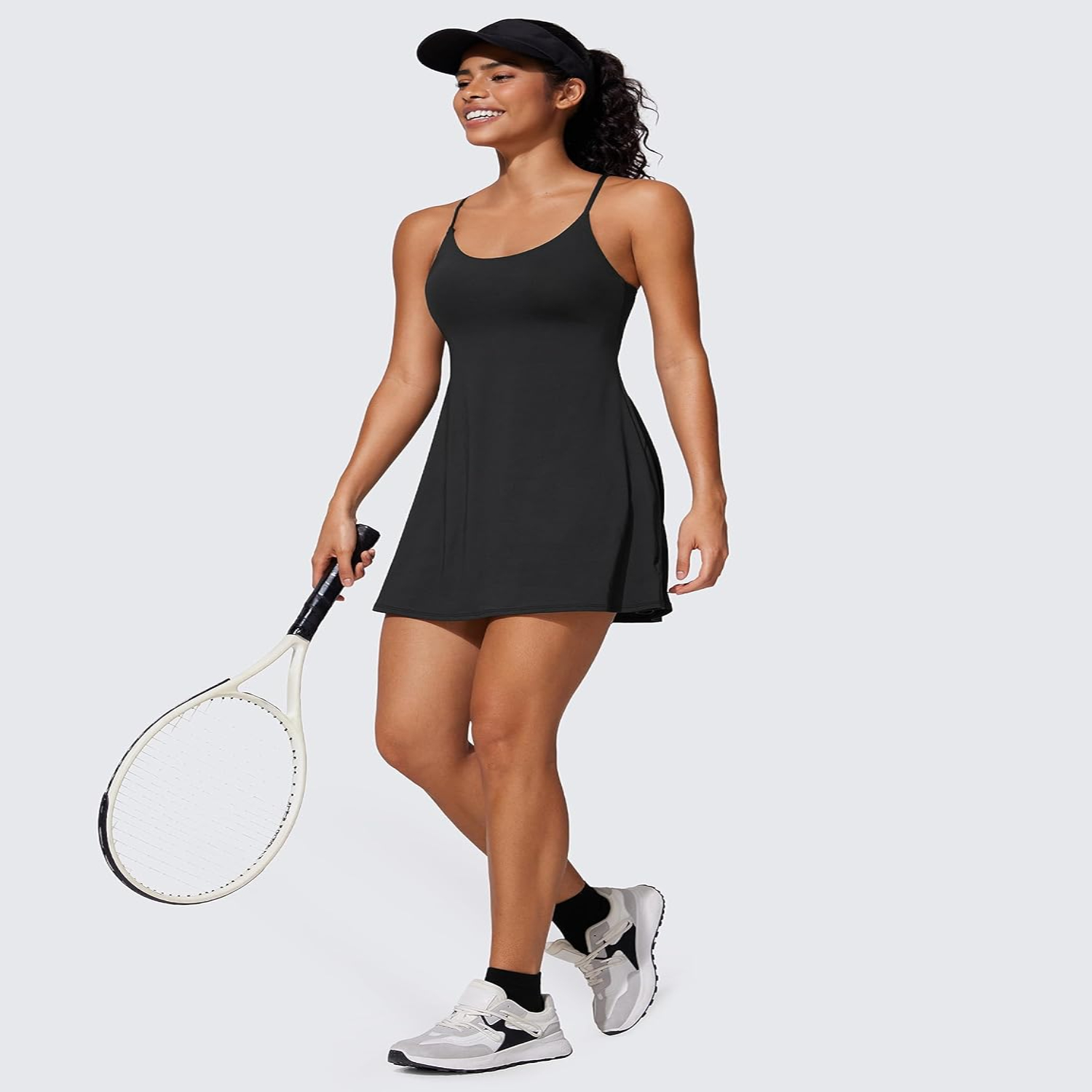 CRZ YOGA Vestido de tenis UPF 50+ para mujer con pantalones cortos y sujetadores incorporados, vestidos deportivos de entrenamiento de golf con bolsillos para Ulti