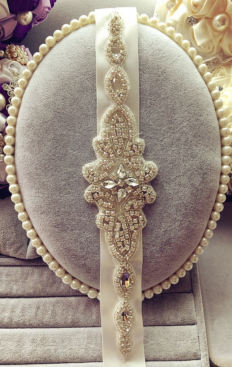 Cinturón de novia de cristal plateado de Kyunovia, faja nupcial para boda, cinturón de diamantes de imitación, cinturón baile graduación, faja nupcial con cuentas, faja de aplicación D31: Blanco