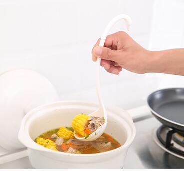 1 stk køkken tilbehør svane suppe ske lang skaft grød monster ske med bakke køkken madlavningsværktøj gå kend: Hvid