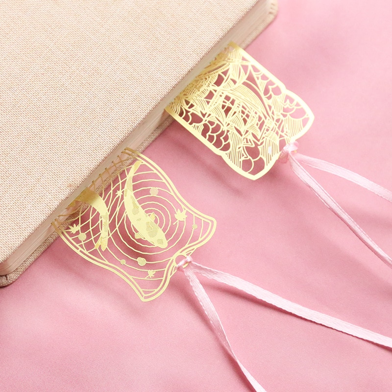 EZONE 1PC Gold Metal Bookmark Golden Hollow Tassel Bookmark Vintage Style Cartoon Animal Heart Shape Metal Bookmark