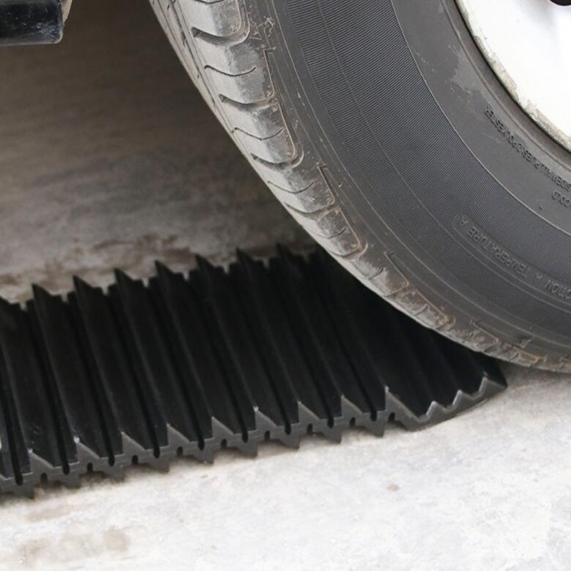 2 stk universal bil hjul dæk greb spor dæk trækmåtte skridsikker sne mudder sand spor vej problemer klarerer nødværktøj