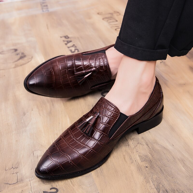 Herresko luksusmerke mokkasin skinn fritidssko slip på kjøresko herre loafers mokkasiner italienske sko til menn: Brun / 10