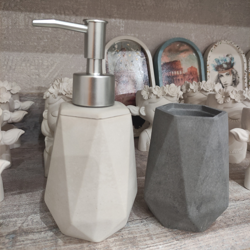 Bouteille de parfum en losange, moule en argile et Silicone, bouteilles de Lotion d'aromathérapie faites à la main, moules en résine époxy, tête d'arrosage de douche
