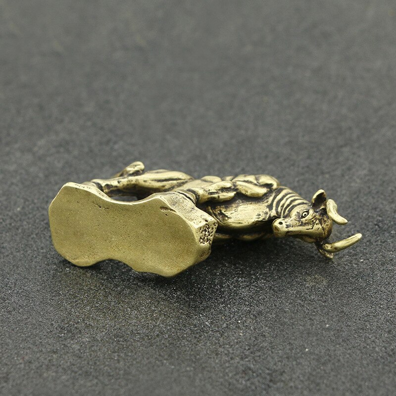 Mini Brass Wall Street Bull Statue Animal Figure Props Sculpture Home Office Party Bar Desk Decoration Ornament Funny Toy