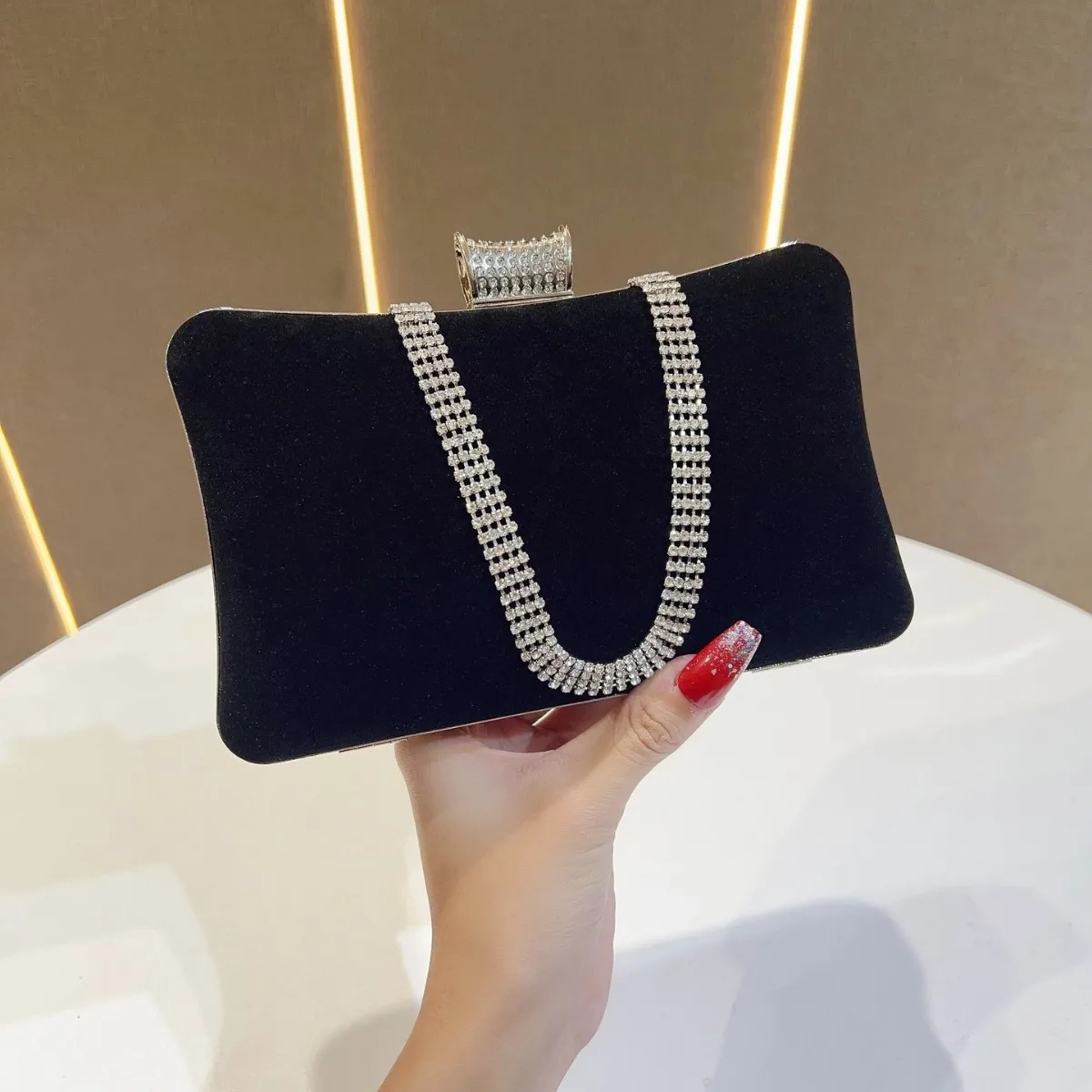 Aksamitna wieczorowa torebka mała torebka perfumowana na jedno ramię damska torebka bankietowa kopertówka: Biały