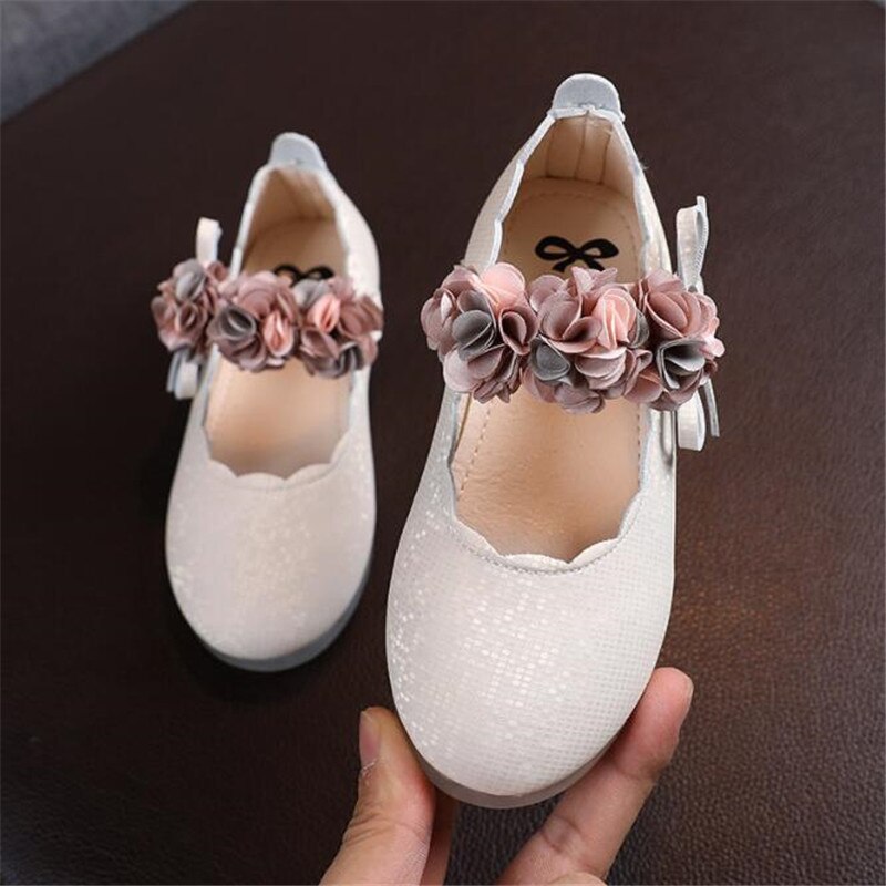 Chaussures en cuir à petites fleurs pour enfants, semelle souple en cristal, chaussures de princesse antidérapantes, chaussures de danse pour enfants: Beige / 25(Inner 14.8CM)