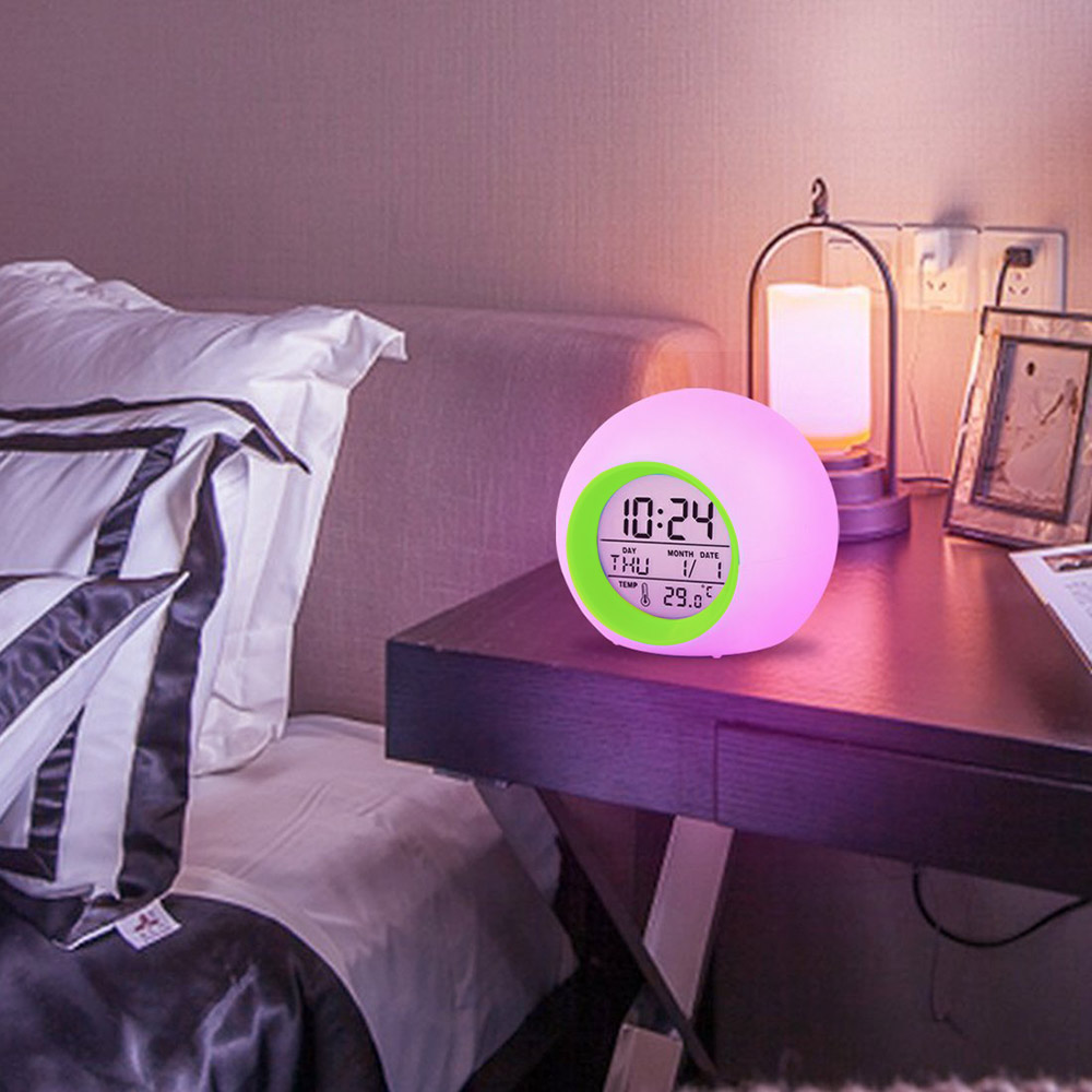 Grappige kleurveranderende digitale wekkers met led-licht en touchbediening, bureauwekker voor kinderen, nachtlampje voor het opstaan