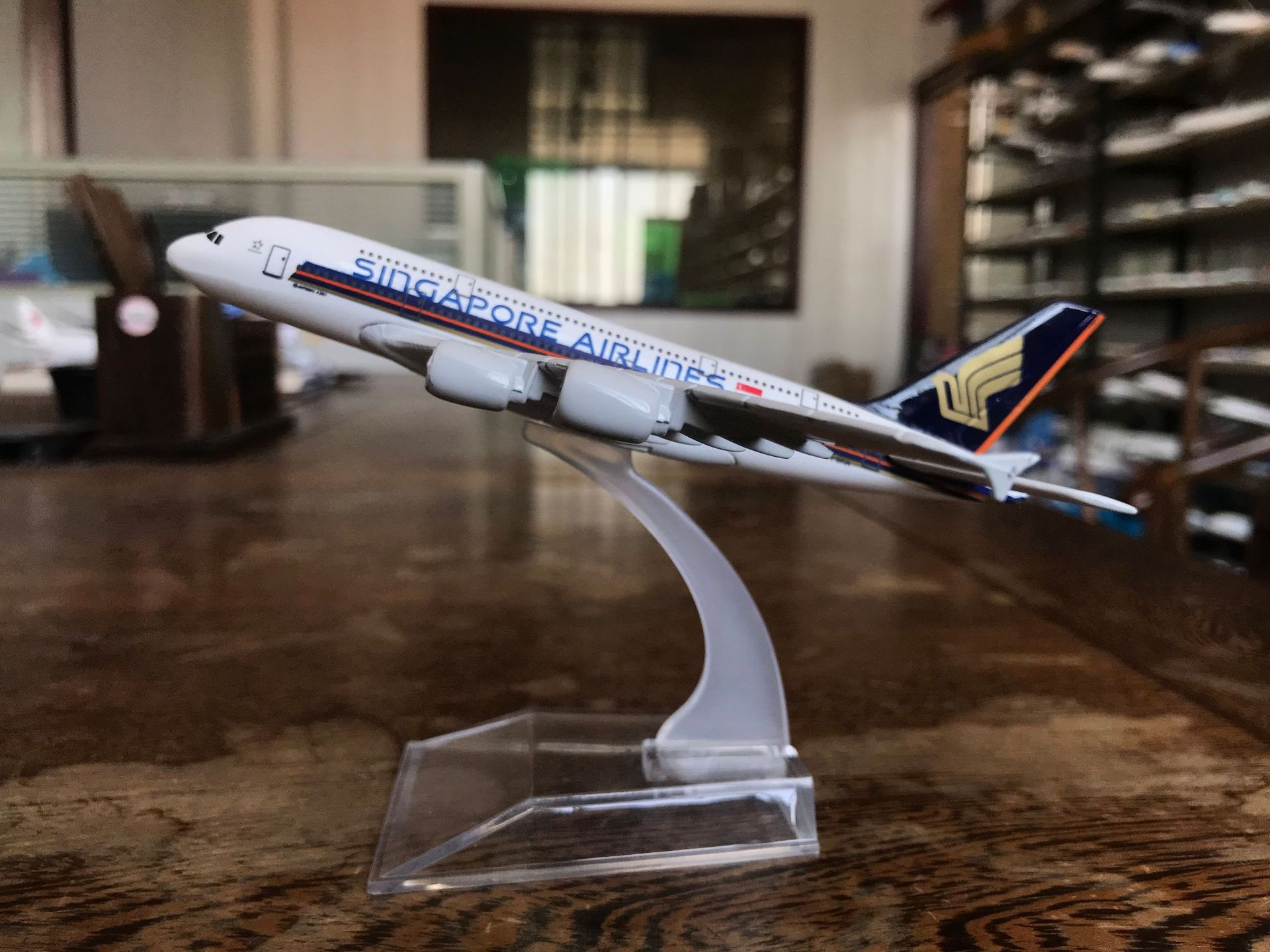 1:400 A380 modello di aereo 16cm modello originale emirati arabi uniti malesia compagnie aeree collezione regalo giocattoli di simulazione in lega per ragazzi: Singapore