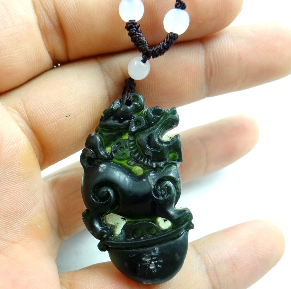 46*27 MM natürlichen Chinesischen schwarz grün stein stein Hand geschnitzte Statue von Tier amulett anhänger halskette