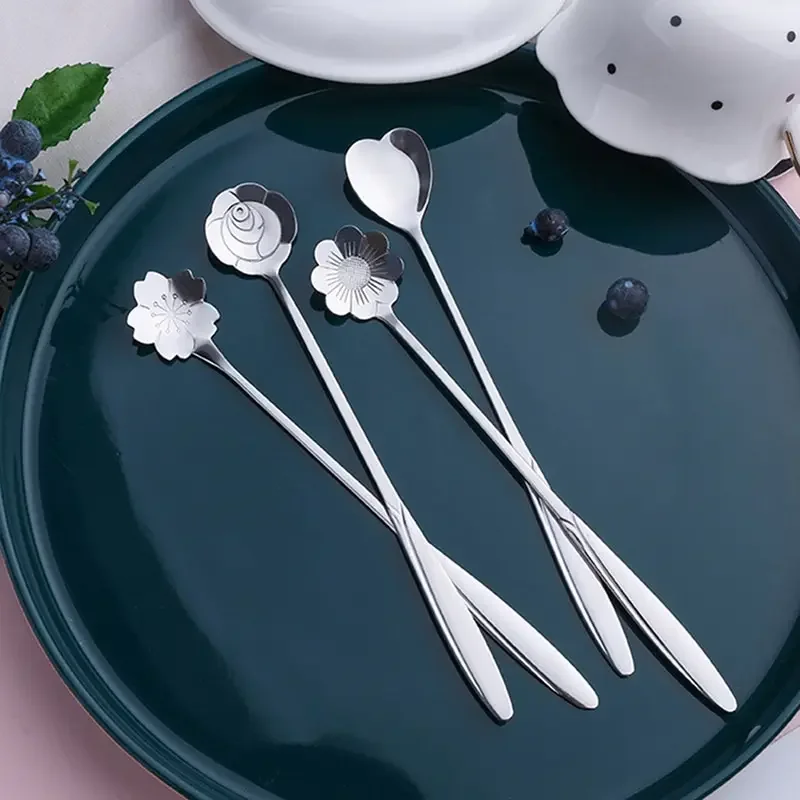 Cucharas largas de acero inoxidable para postre, cuchara de flores de 4 piezas, mango largo dorado, cuchara mezcladora para café y pastel, accesorios de cocina: Rojo