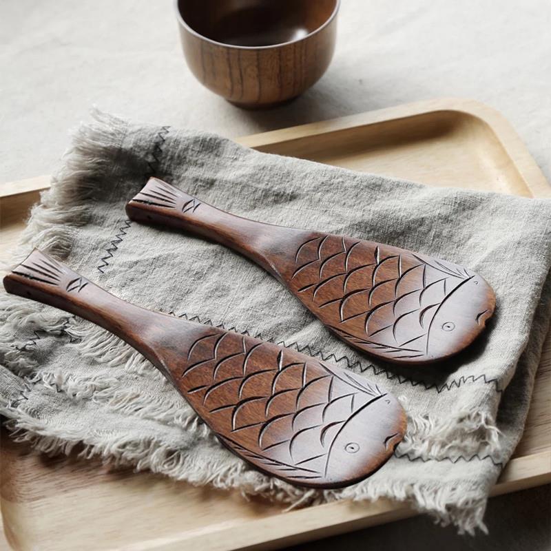 Cuchara de cocina de madera, cuchara de arroz de madera, tallada a mano, motivo de peces, cucharada de madera, utensilios de cocina de madera, vajilla
