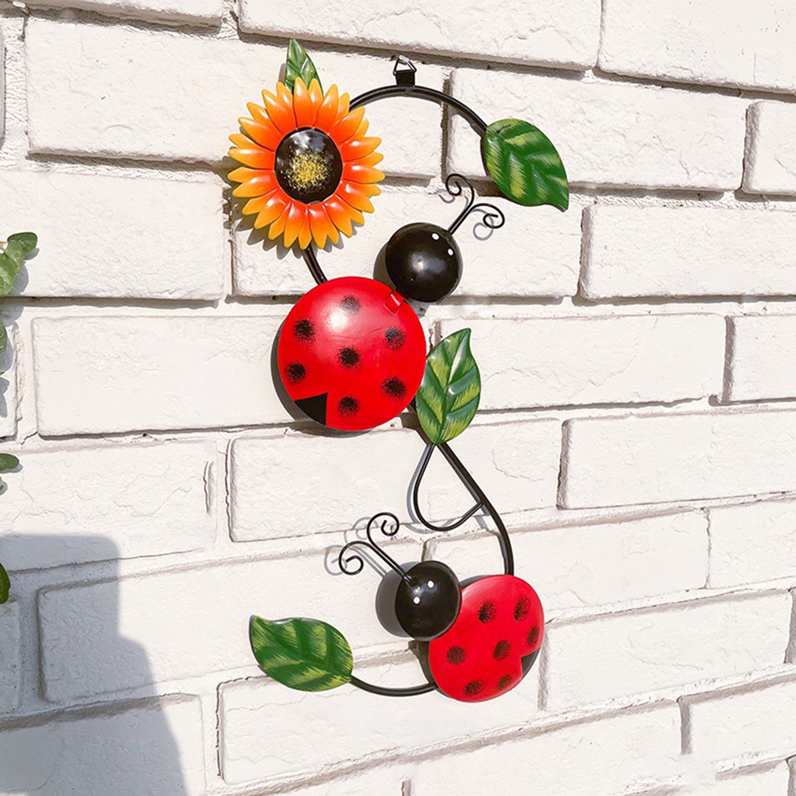 3D Wall Decoration Metal Bee Iron Bug For Home Garden Wall Decor Art Decorative Sculpture With Green Leaf