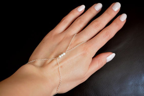 Punk-Kette Armband mit Perlen-Harness & Sklavenring - Boho Metall Hand Schmuck für Damen - Vergoldet/Versilbert