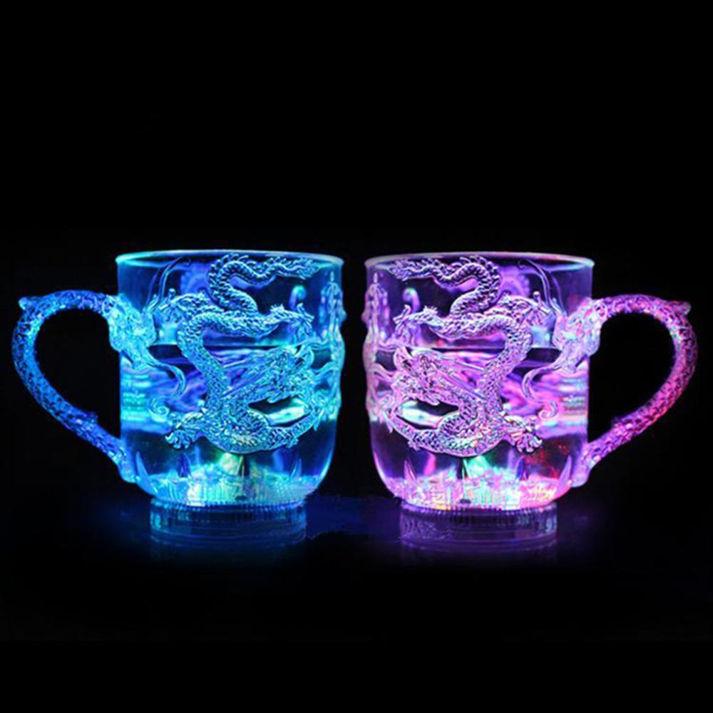 Tasse lumineuse colorée allumant la tasse de Flash d'induction liquide de tasses de thé d'eau pour la décoration de mariage de partie tasse en verre de vin de thé Cup0