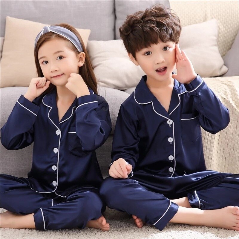 Familj matchande pyjamas set far mor dotter son passar långärmad siden familj matchande nattkläder nattkläder