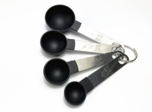 8 Pieces Plastic Measuring Cups and Spoons Set, Measure Cups with Stainless Steel Handle for Dry or Liquid Ingredient: Black spoon (4pcs)