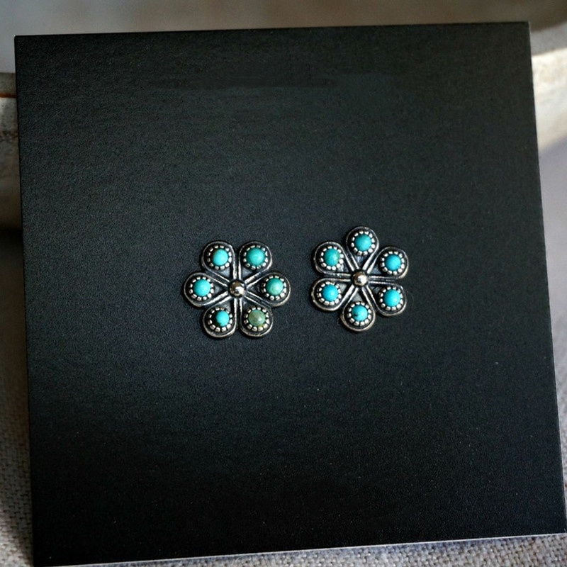 Ethnic Round Turquoise Boho Earrings Vintage Jewelry Silver Color Metal Carving Snowflake Flower Stud Earrings for Women